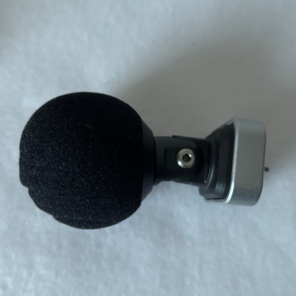 Shure MOTIV MV88 Digital Stereo Condenser Microphone for iPhone (Lightning) - Picture 13 of 16